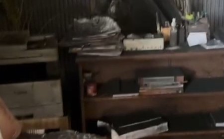 बागपत के बड़ौत में सीओ कार्यालय में लगी आग:एसी की लाइन में शॉर्ट सर्किट के बाद कमरे में उठा धुआं, दमकल कर्मियों ने आग पर पाया काबू