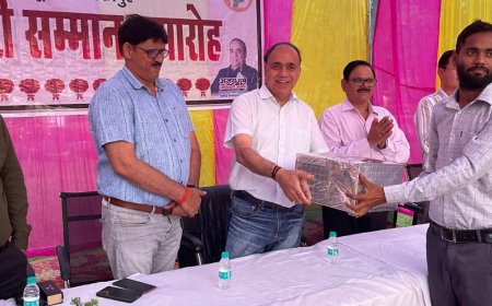 गोंडा में कर्मचारियों का सम्मान समारोह:मनकापुर चीनी मिल में 50 कर्मचारियों को मिला पुरस्कार