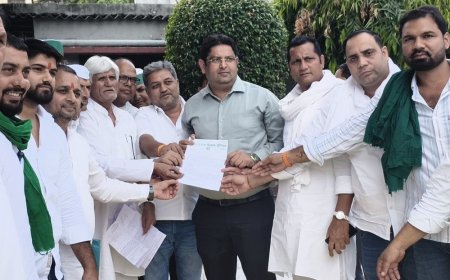 किसानों की समस्याओं का ज्ञापन सौंपा:विजेंद्र सिंह के नेतृत्व में एसडीएम सदर से मिले भाकियू पदाधिकारी, समाधान की मांग