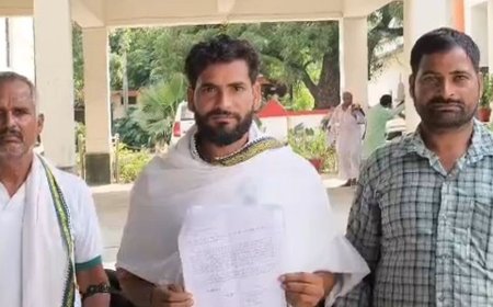 जमीन पर कब्जे का विरोध करने पर मारपीट:मैनपुरी में लेखपाल पर पक्षपातपूर्ण रिपोर्ट लगाने का आरोप, एसपी और डीएम से शिकायत