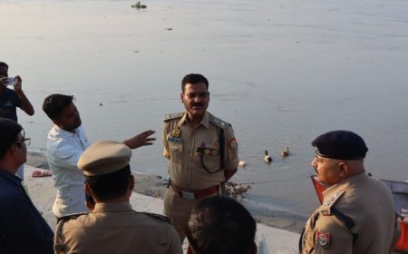 मऊ एसपी ने विसर्जन घाट का किया निरीक्षण:संवेदनशील स्थानों पर निगरानी बढ़ाने के निर्देश, अफवाहों पर ध्यान न देने की अपील