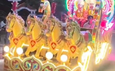 मंझनपुर में निकली भव्य राम बारात, उमड़ा श्रद्धा का सैलाब:भगवान श्रीराम, माता सीता, लक्ष्मण और हनुमान की झांकियों ने मन मोहा, हुई पुष्पवर्षा