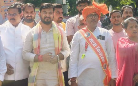लखनऊ में RSS ने निकाली विजयादशमी शोभायात्रा:68 किमी का सफर तय कर 51 चौराहों से गुजरी, जय श्री राम के नारे लगे