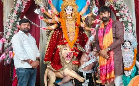 घघसरा के पंडालों में मां दुर्गा के दर्शन:प्रतिमाओं की पट्टी खुलते ही गूंजे जयकारे, नगरवासियों की खुशहाली की कामना