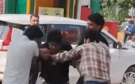 गाजियाबाद में सीएनजी पंप पर ऑटो चालक से मारपीट:राजनगर एक्सटेंशन में तीन युवकों ने पीटा, वीडियो सामने आया