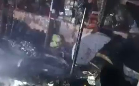कौशांबी में इलेक्ट्रिक दुकान में शॉर्ट सर्किट से लगी आग:4 लाख का सामान जलकर राख, फायर ब्रिगेड ने आग पर पाया काबू