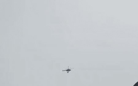 AIR Show-वाराणसी में सेना के हेलीकॉप्टर ने किया रिहर्सल:तिरंगा लेकर नमो घाट पर गंगा के ऊपर से गुजरा, 22 से शुरू होगा एयर शो