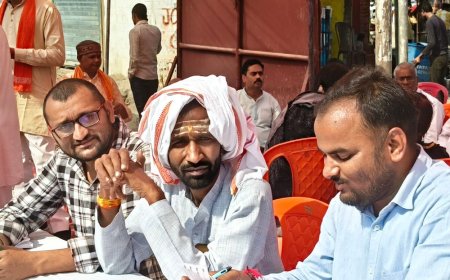 चित्रकूट में MLC चुनाव के लिए मतदान जारी:13 केंद्रों पर स्नातक मतदाता डाल रहे वोट, तलाशी के बाद प्रवेश