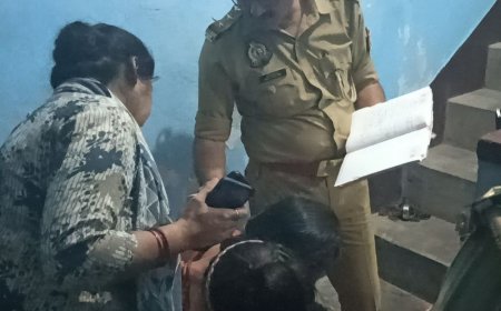 बुजुर्ग महिला को सड़क पर पटका, सोने की चेन लूटी:कानपुर में त्योहारी खरीदारी कर लौट रही थीं, बदमाशों ने पीछे से पकड़ा