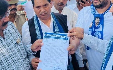 शान मोहम्मद के खिलाफ वापस हो जिलाबदर का कार्यवाही:मेरठ में डीएम कार्यालय पर आजाद समाज पार्टी नेताओं ने किया प्रदर्शन