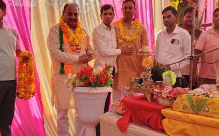 कानपुर देहात में भागवत कथा:आयोजन समिति के सदस्यों ने कार्यक्रम में पूर्व विधायक का किया स्वागत