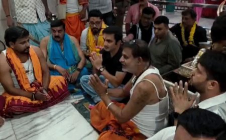 भारत-वेस्टइंडीज मैच से पहले महाकाल पहुंचे कोच गंभीर:उज्जैन में सितांशु कोटक के साथ किए बाबा के दर्शन; बोले- देश और टीम पर बनी रहे कृपा