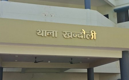 आगरा में अपर जिला जज की कार पर हमला:टक्कर के बाद पिता-गनर से मारपीट, कार का शीशा तोड़ा; आग लगाने की कोशिश