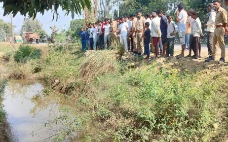 उन्नाव में सड़क किनारे पानी भरे गड्ढे में मिला शव:जेब में मिली डायरी से हुई पहचान, साढ़ू के घर गया था युवक