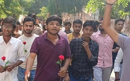 मोबाइल लौटाने के लिए छात्रों से 500 रुपये मांगे:हमीरपुर में डीएम से प्रधानाचार्य और दो शिक्षकों की शिकायत, परीक्षा में जब्त हुए थे