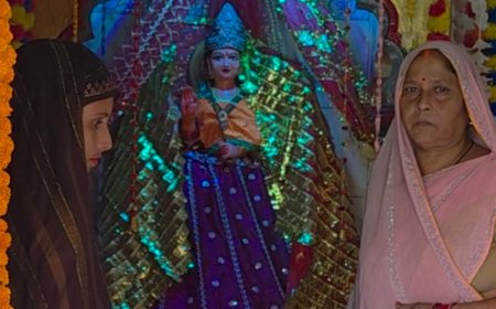 अम्बेडकरनगर के देवी मंदिरों में महाअष्टमी पर उमड़ी भीड़:सततेश्वरी भवानी धाम में मुंबई-कोलकाता से भी पहुंचे भक्त, गूंजे जयकारे