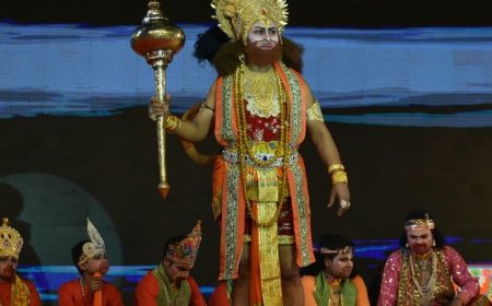 ऐशबाग रामलीला में हनुमान के लंका दहन का मंचन:AI तकनीक से दिखाए दृश्यों ने दर्शकों को रोमांचित किया