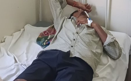मुंडेरी ढाला पर बाइक टक्कर, सूरज साहनी गंभीर घायल:महराजगंज जिला अस्पताल में भर्ती, हालत गंभीर बनी हुई है