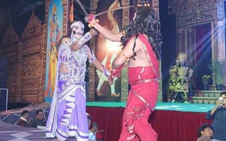रामलीला में लक्ष्मण शक्ति लीला का मंचन:लक्ष्मण के मूर्छित होने पर भावुक हुए दर्शक, संजीवनी लेकर पहुंचे हनुमान