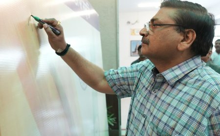 उत्तर मध्य रेलवे में भ्रष्टाचार खत्म करने की शपथ:सतर्कता जागरूकता सप्ताह शुरू, सूबेदारगंज से रेलगांव तक वाकाथन निकाली गई