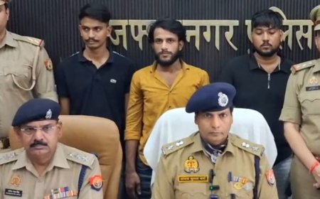 मुजफ्फरनगर में 11 अवैध तमंचे और 4 पिस्टल बरामद:तीन तस्कर गिरफ्तार, फ्रोंक्स कार और बाइक जब्त; मेरठ से लाकर करते थे सप्लाई