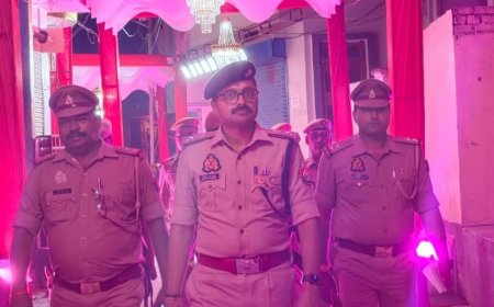 एसपी ने दुर्गा पूजा पंडालों की सुरक्षा जांची:गौरीबाजार और रुद्रपुर में व्यवस्थाएं देखीं, सादे कपड़ों में पुलिसकर्मी भी रहेंगे तैनात