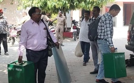 कासगंज में एमएलसी चुनाव के लिए पोलिंग पार्टियां रवाना:डीएम-एसपी ने व्यवस्थाओं का जायजा लिया, 11,216 मतदाता डालेंगे वोट