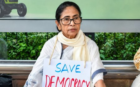 सत्ता परिवर्तन पर आमने-सामने सरकार और विपक्ष, महुआ मोइत्रा का बड़ा बयान
