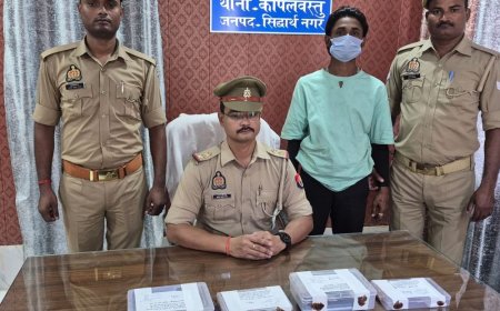 ट्रेन और स्कूल से चोरी करने वाले दो आरोपी गिरफ्तार:सिद्धार्थनगर पुलिस ने 5 मोबाइल बरामद किया, नेपाल में बेचा था सामान