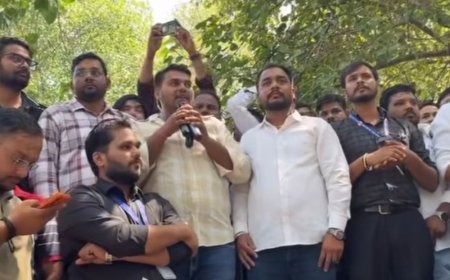 लखनऊ के ईको गार्डन में संयुक्त धरना:CHO बोले- सेवा संबंधी समस्याओं का समाधान जल्द किया जाए
