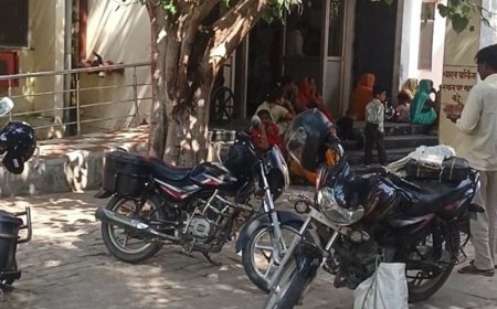 महराजगंज अस्पताल इमरजेंसी रोड पर वाहनों का जमावड़ा:एंबुलेंस का रास्ता बाधित, होमगार्ड के मना करने पर भी नहीं हटते वाहन