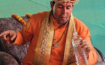 जेल से बाहर आते ही सजने लगा बाबा का दरबार:छेड़छाड़ और दुष्कर्म के प्रयास के आरोपों में तीन महीने जेल काटी; अंदर भी इलाज करने का दावा