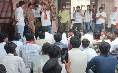 कासगंज में ABVP का प्रदर्शन, इंस्टीट्यूट के खिलाफ खोला मोर्चा:SDM को ज्ञापन सौंपा, आश्वासन पूरा न होने का लगाया आरोप
