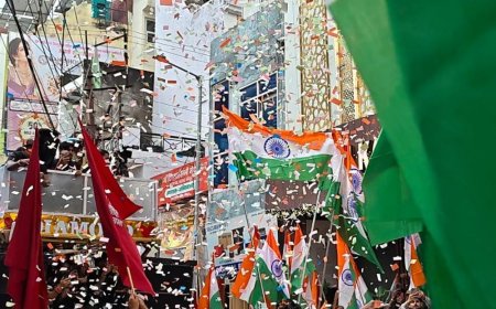जौनपुर में जन एकता यात्रा निकली:धनंजय सिंह और बृजेश सिंह ने किया नेतृत्व, सरदार पटेल की जयंती पर निकली यात्रा