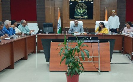 अमेठी DM ने गोवंश संरक्षण पर सख्ती दिखाई:कहा- लापरवाही बर्दाश्त नहीं होगी, गौशालाओं में CCTV जरूरी