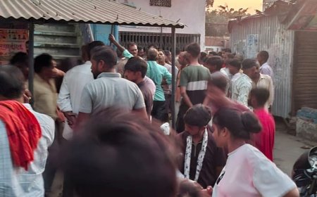 इंजेक्शन लगने के बाद 50 वर्षीय व्यक्ति की मौत:सीतापुर में मेडिकल स्टोर पर परिजनों का हंगामा, कार्रवाई की मांग