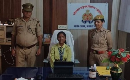 छात्रा साक्षी बनीं एक दिन की थाना प्रभारी:मिशन शक्ति के तहत आटा थाने की कमान संभाली, पीड़िता की शिकायत सुन पुलिस को दिए निर्देश