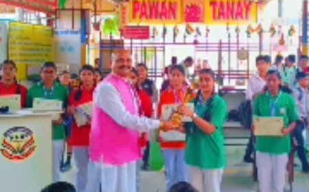 कानपुर में वॉलीबॉल प्रतियोगिता:दो टीमों को हराकर वीवीआईपी स्कूल की छात्राओं ने जीता सिल्वर मेड
