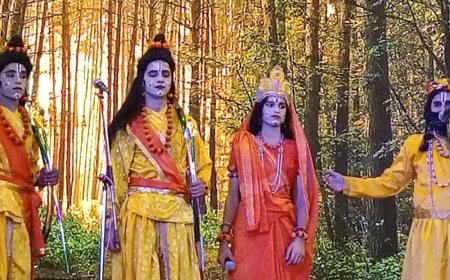 लखनऊ में रामलीला का मंचन:सूर्पनखा के नाक काटने, सीता हरण का दृश्य देख दर्शक हुए भावुक