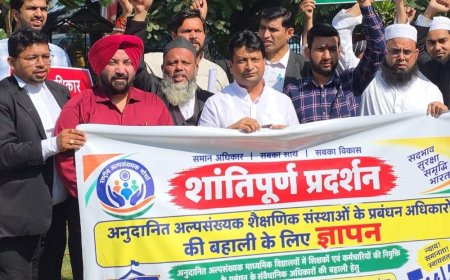 अल्पसंख्यक स्कूलों के नियुक्ति अधिकार लौटाने की मांग:मेरठ में राष्ट्रीय अल्पसंख्यक मोर्चा ने राष्ट्रपति के नाम जिलाधिकारी को ज्ञापन सौंपा