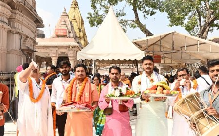 काशी विश्वनाथ धाम में कन्या पूजन:मंदिर चौक परिसर हुआ हवन, विश्व कल्याण और सुख शांति की कामना