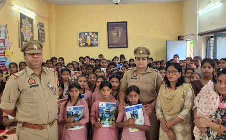 बालिकाओं को किया जागरूक:छात्राओं को बताए अधिकार, साइबर अपराध से बचाव के तरीके भी समझाए