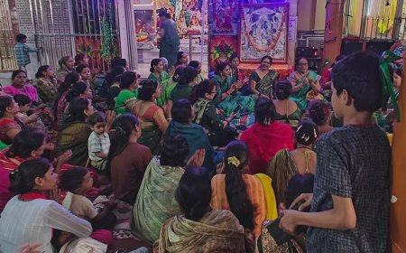 गोमती नगर के शिवभोला मंदिर में गूंजे माता के भजन:महिला मंडल ने भजन-कीर्तन से माहौल भक्तिमय किया, 7 साल से चल रहा आयोजन