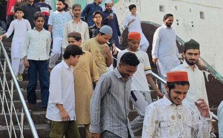 जामा मस्जिद में 800 लोगों ने पढ़ी जुमे की नमाज:तीन रास्तों पर बैरियर लगाकर RRF-PAC के 50 जवान तैनात रहे