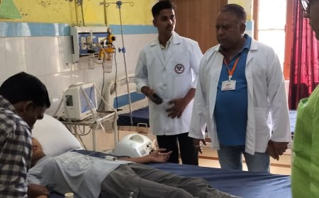 करैत सांप के डसने से छात्रा की हालत बिगड़ी:मेडिकल कॉलेज रेफर, स्कूल जाने की तैयारी कर रही थी