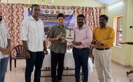 उपन्यासकार प्रो. विकास को इंटरनेशनल कॉन्फ्रेंस में 'आउटस्टैंडिंग राइटिंग अवार्ड':प्रसिद्ध कवि डॉ. कुमार विश्वास के भाई को बेहतरीन लेखन के लिए कन्याकुमारी में सम्मान