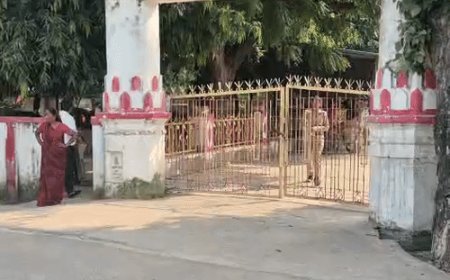 विवेचनाओं को लटकाने पर दो दरोगा निलंबित:अलीगढ़ एसएसपी ने सिविल लाइंस थाने में तैनात उपनिरीक्षकों पर की कार्रवाई, अनावश्यक रूप से लंबित रखे थे मामले