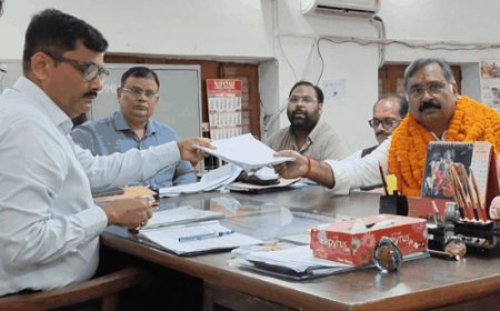 डाॅ. संजयन त्रिपाठी, सत्यपाल सिंह ने नामांकन किया:गोरखपुर में 2 दिन में 50 पर्चों की खरीद हुई, 23 अक्टूबर को वोट डाले जाएंगे