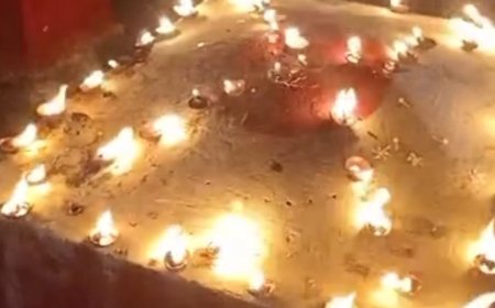 अयोध्या में 1100 दीप जलाकर मां महागौरी की पूजा:480 पंडालों में उमड़े श्रद्धालु, एसडीएम-सीओ ने सुरक्षा जांची