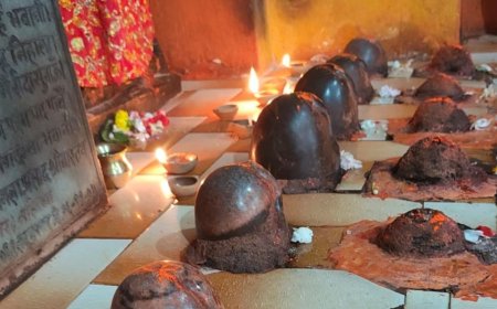 शारदीय नवरात्र के सातवें दिन बलिया के मंदिरों में भीड़:जय माता दी के उद्घोष से गूंजे मंदिर, गूंजे जयकारे